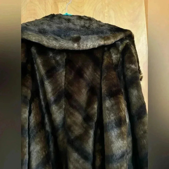 Jones New York Faux Fur Coat Size XL EUC - Picture 11 of 15